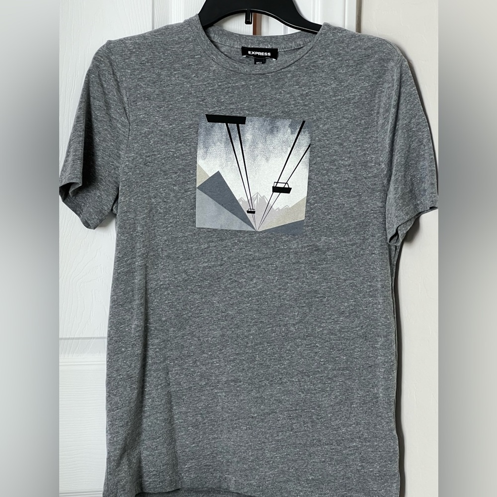 Men’s Express t-shirt.